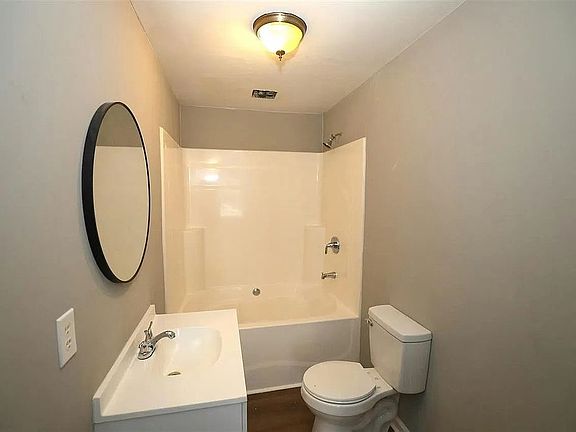 2nd image of 116 Lakeview Dr
