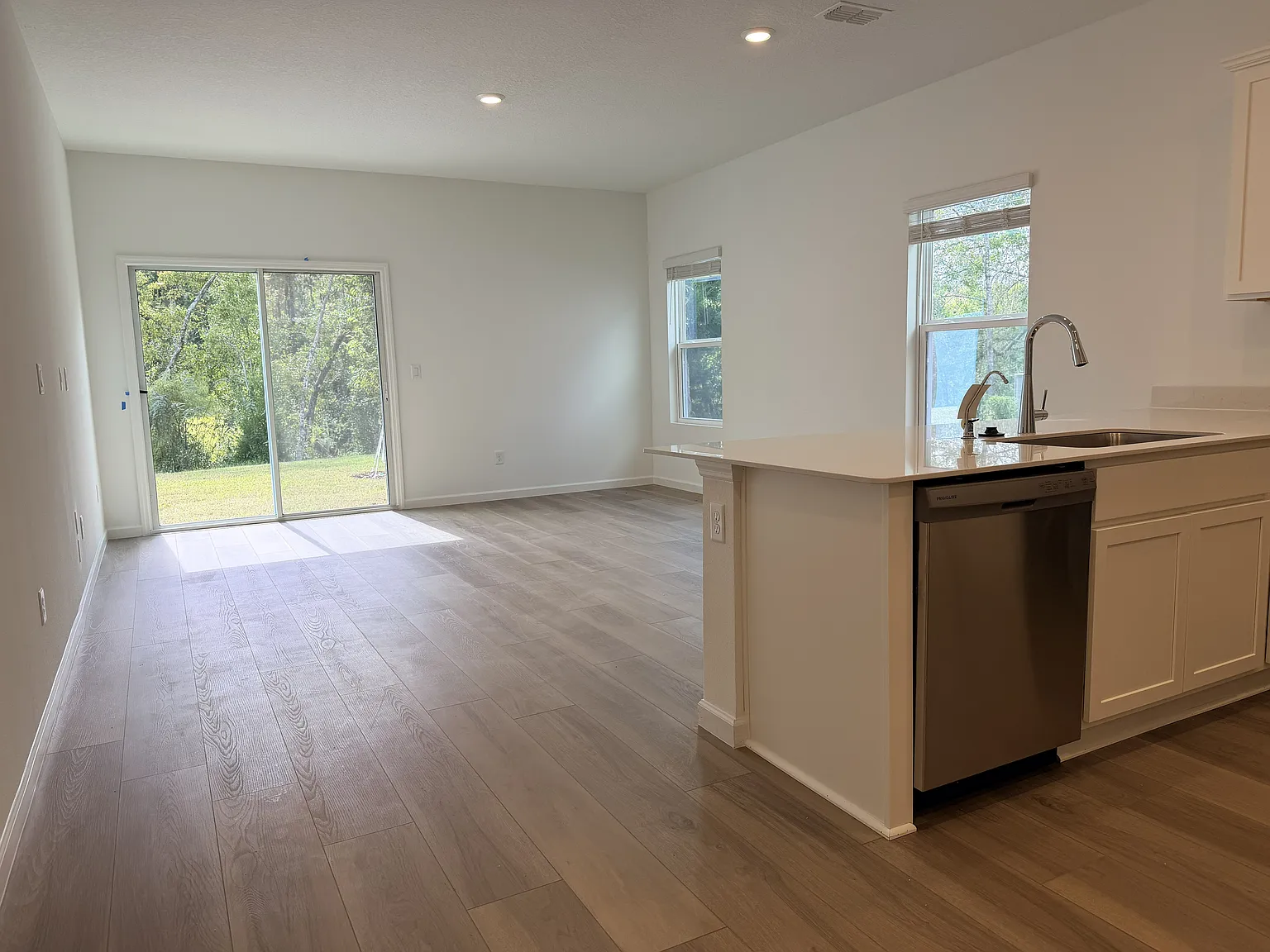 4 bed, 1558 sqft, $2,050 — Photo 2