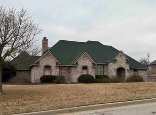 2 Raintree St, Ponca City, OK 74604