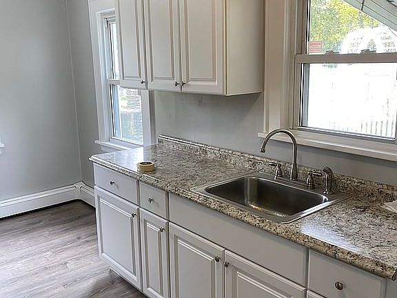 4th image of 115 Shinnecock Ln