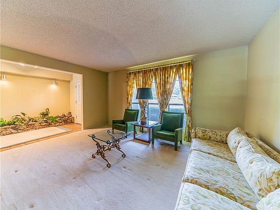 2nd image of 1326 Meadow Grn