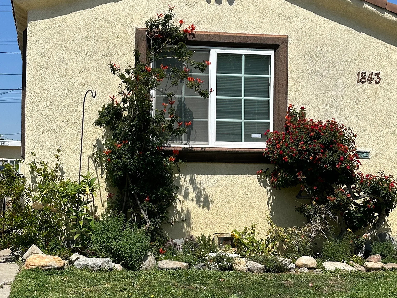 2 bed, 750 sqft, $2,700 — Photo 1