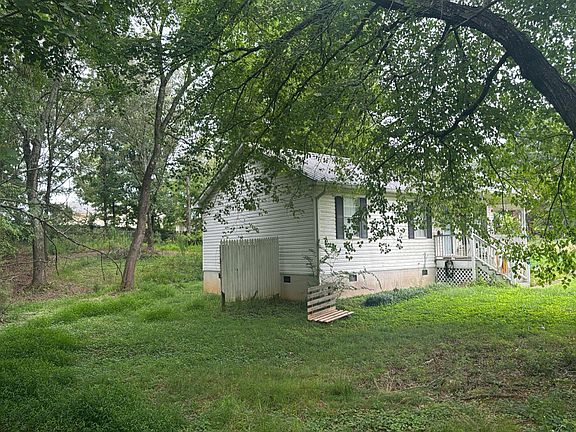 3rd image of 211 Circle Valley Dr SE
