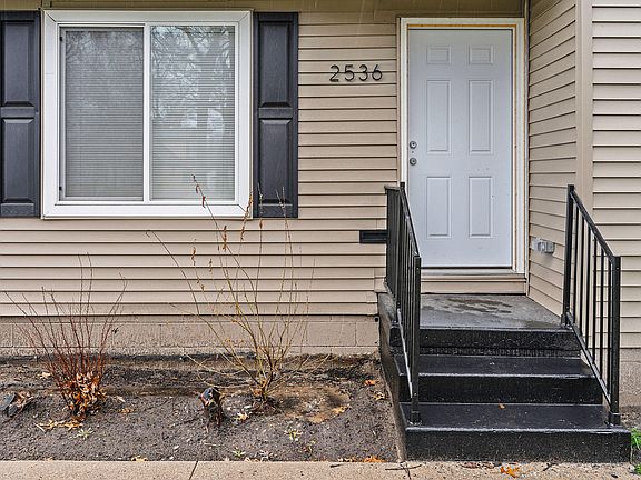3rd image of 2536 Hoyt St