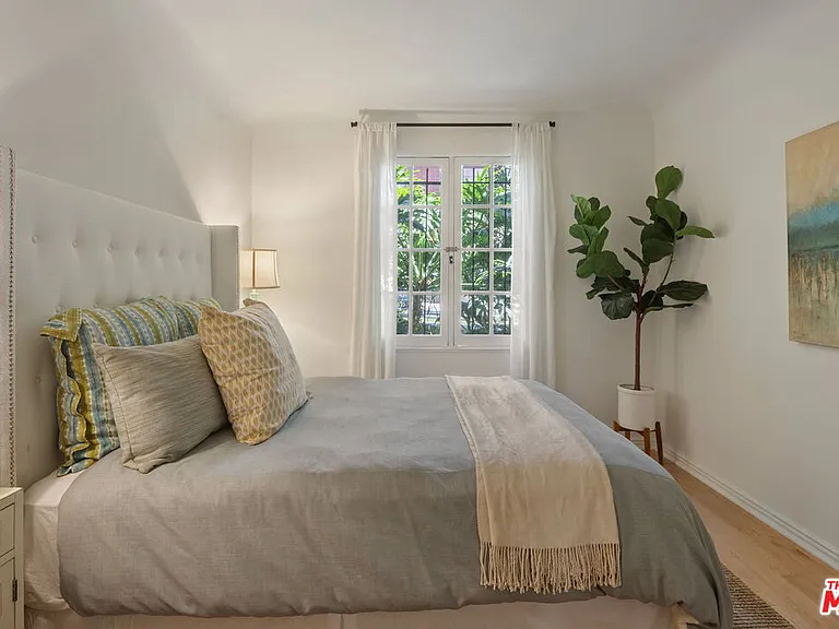 1345 N Hayworth Ave #2 — Photo 22