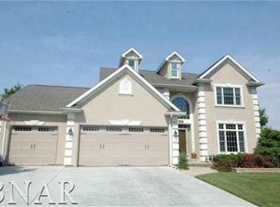 21 Pebblebrook Ct, Bloomington, IL