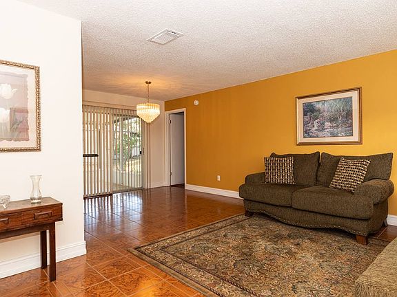 3rd image of 1426 Catalina Blvd