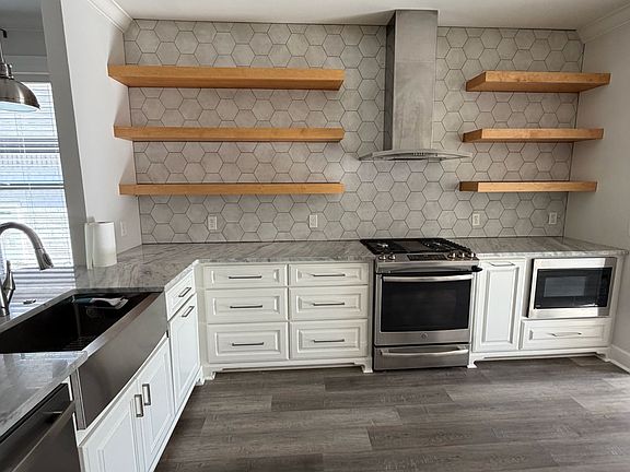4th image of 16 Piper Ln