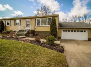 3260 Rowena Rd, Barberton, OH 44203
