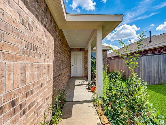 3rd image of 26923 Winward Creek Trl