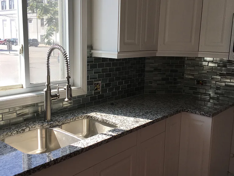 1227 N Bosworth Ave — Photo 2
