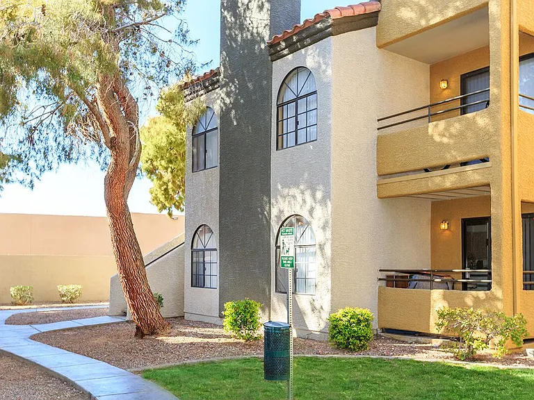 Desert Vistas Apartments — Photo 26
