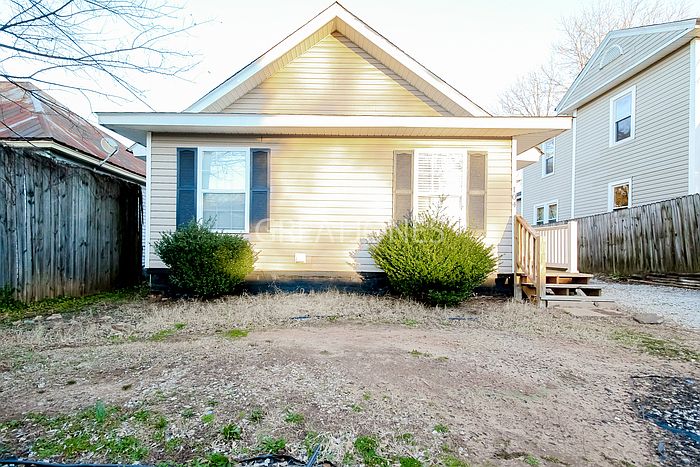 1st image of 104 Conyers St