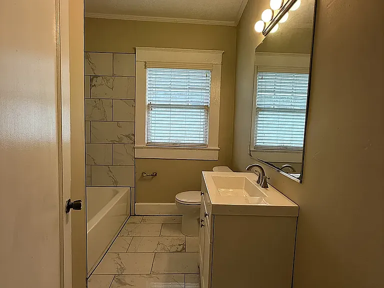 1816 Saint Charles Ave SW — Photo 9