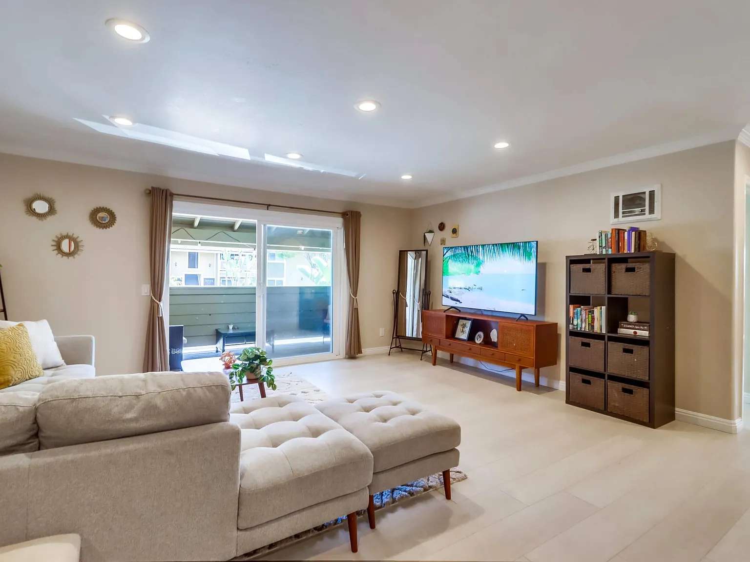 3 bed, 1186 sqft, $6,900 — Photo 4