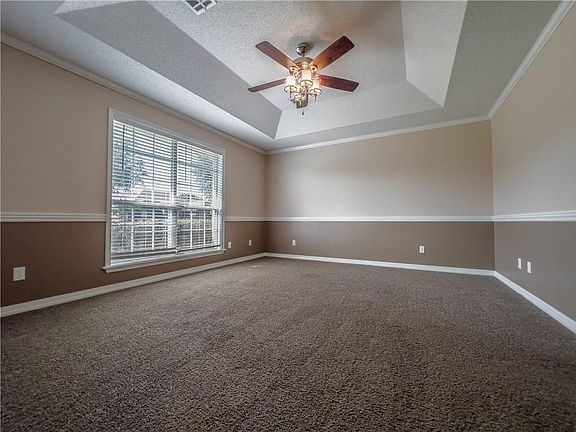 3rd image of 3000 Red Haven St