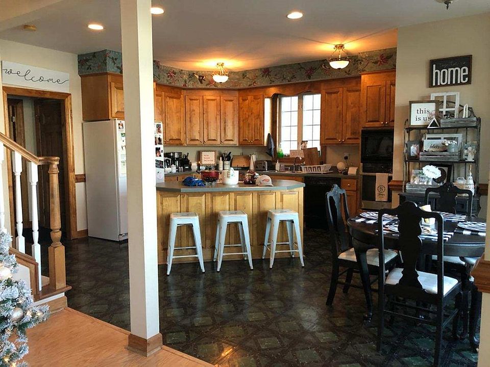 2nd image of 135 Ridgeview Ct