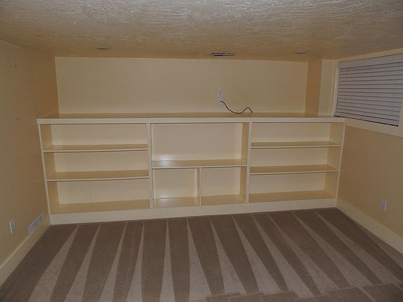 5th image of 851 E Belmont Ave