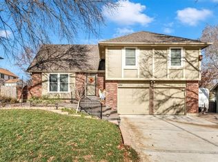 604 E Layton Dr, Olathe, KS 66061
