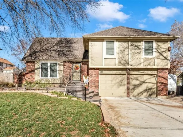 604 E Layton Dr, Olathe, KS 66061