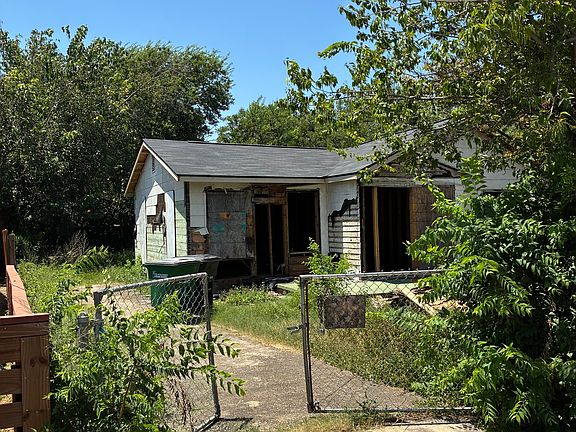 2nd image of 904 ELDORADO ST