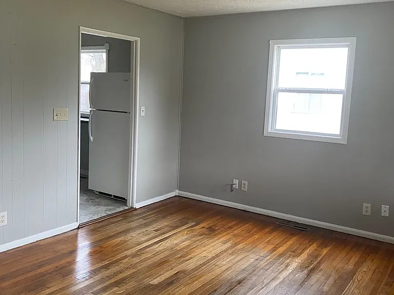2922 Underwood St — Photo 3