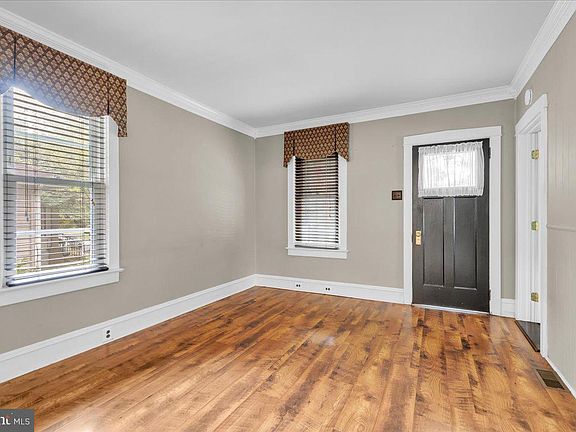 3rd image of 211 S Logan Ave
