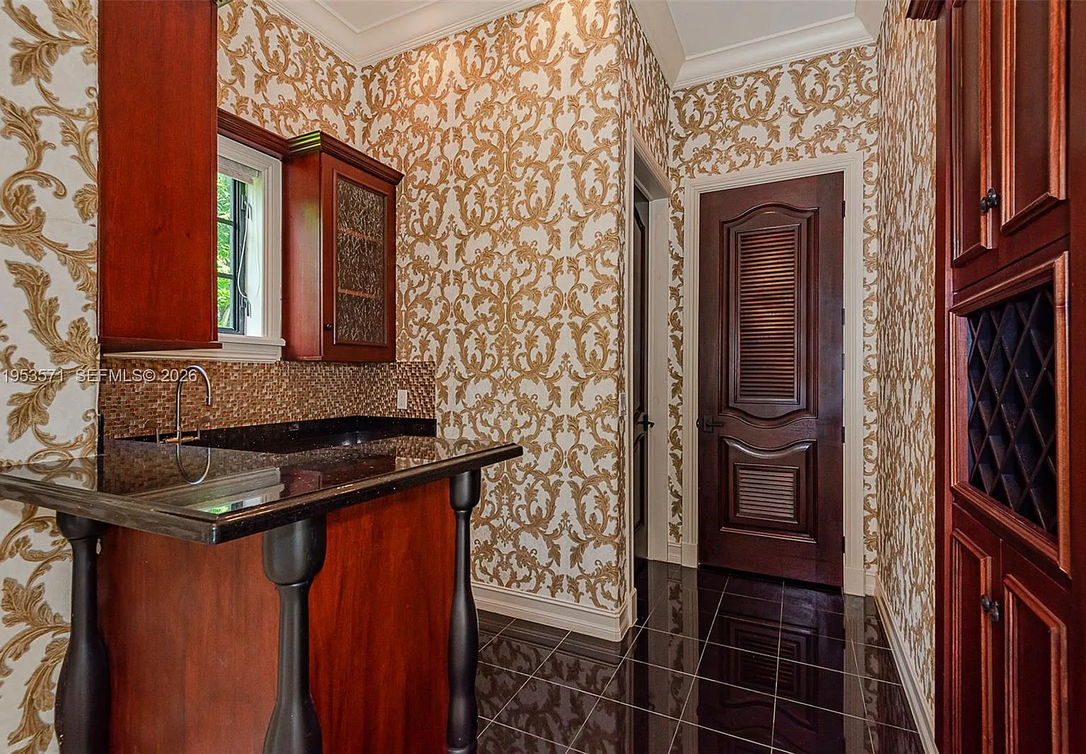 6 bed, 4.5 bath, 4711 sqft, $15,000 — Photo 4