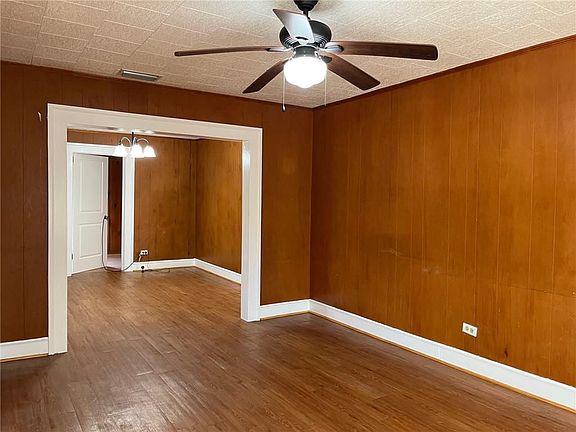3rd image of 2470 Sayner Ave