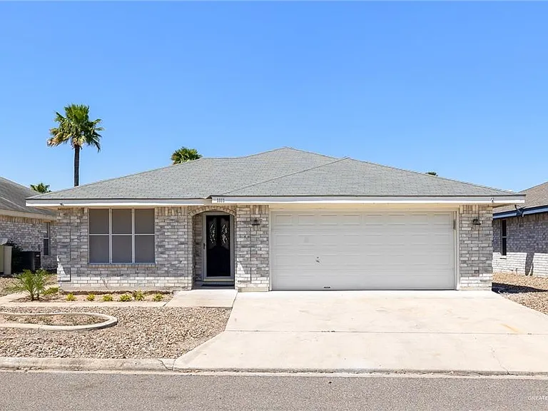1111 Lake View Dr — Photo 1