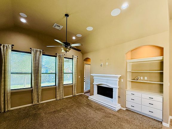 4th image of 2404 Sweetwater Ln