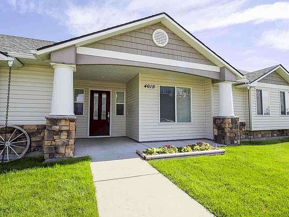 Inviting porch/friendly 