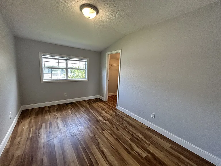 517 Sherwood Ave — Photo 7