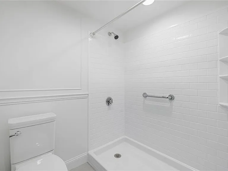 53 Conanicus Ave #3A — Photo 34