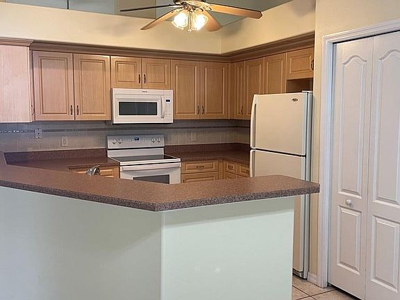 3rd image of 27 Flemingwood Ln #B