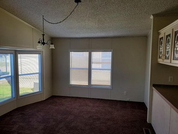 2nd image of 104 Horseshoe Loop