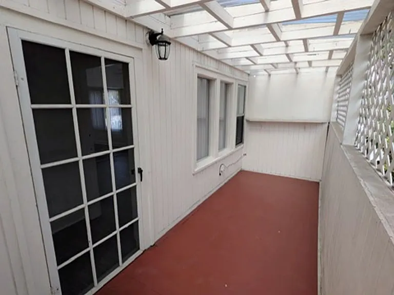 Del Oro Apartments — Photo 4