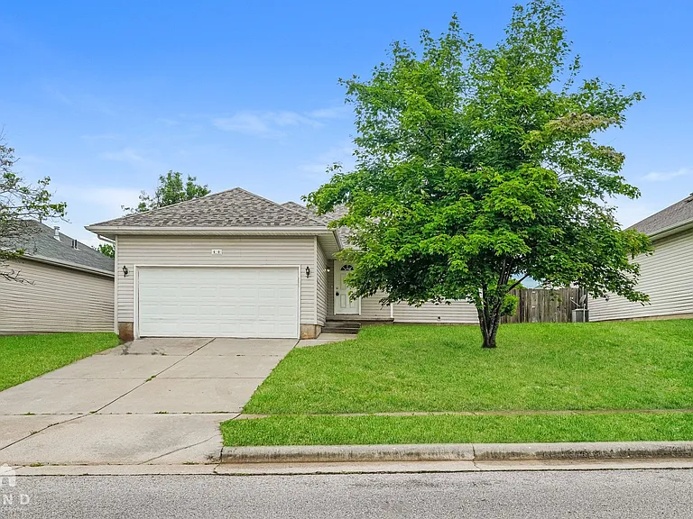 410 W White Ash Rd — Photo 1