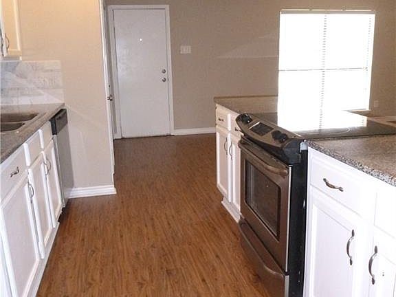 5th image of 608 S Willow St