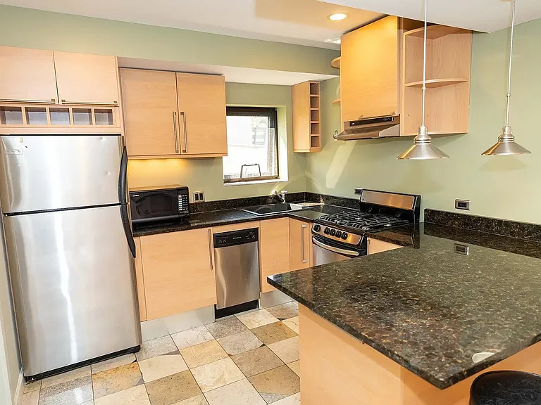 1607 Simpson St #2W — Photo 7