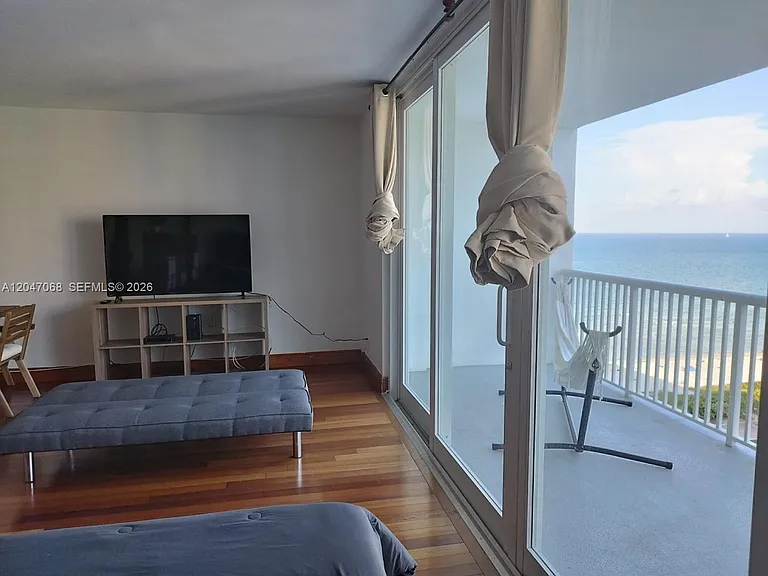 5401 Collins Ave #1110 — Photo 17