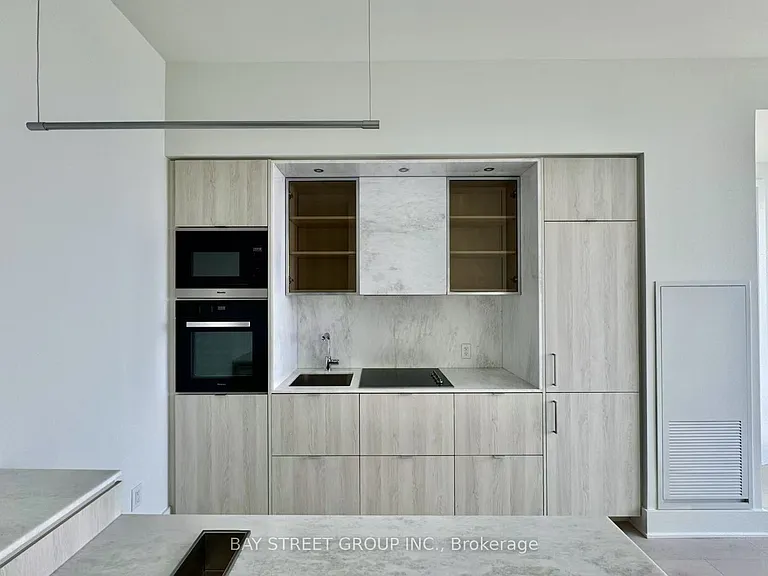11 Yorkville Ave #6006 — Photo 8