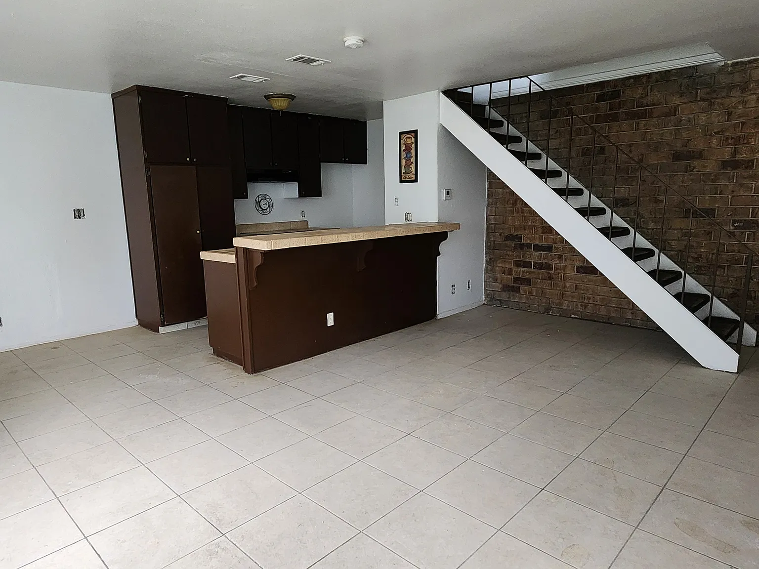 2 bed, 840 sqft, $1,600 — Photo 2