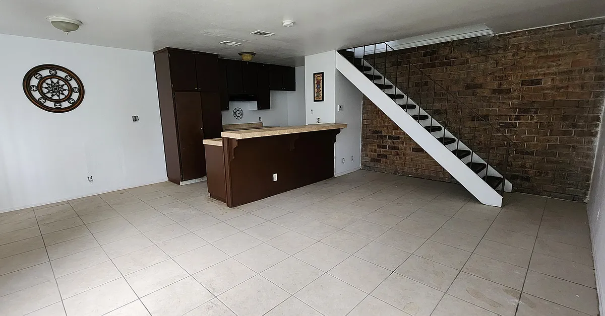 Building Photo - 4459 La Cresta Way #3