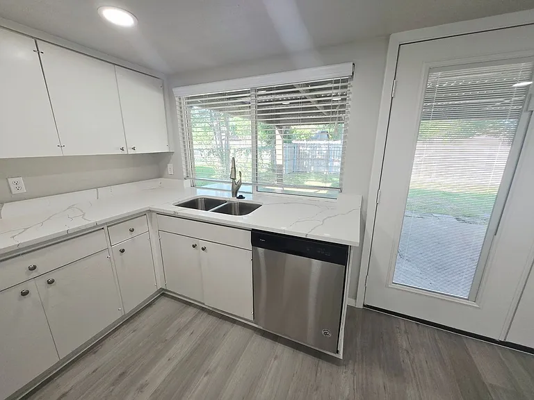 734 Spring Lake Dr — Photo 15