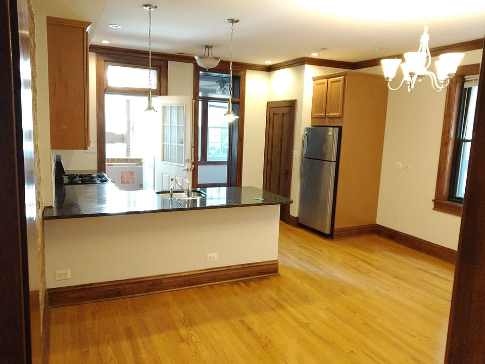 1st image of 4809 N Saint Louis Ave APT 1