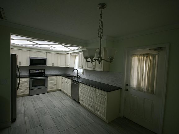 5th image of 19402 Angel Ln