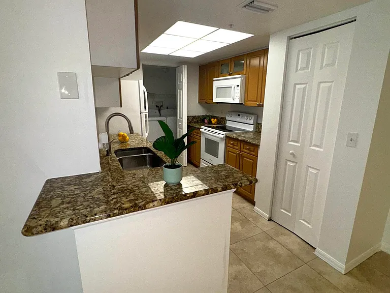 1300 Crestwood Blvd #1309 — Photo 6