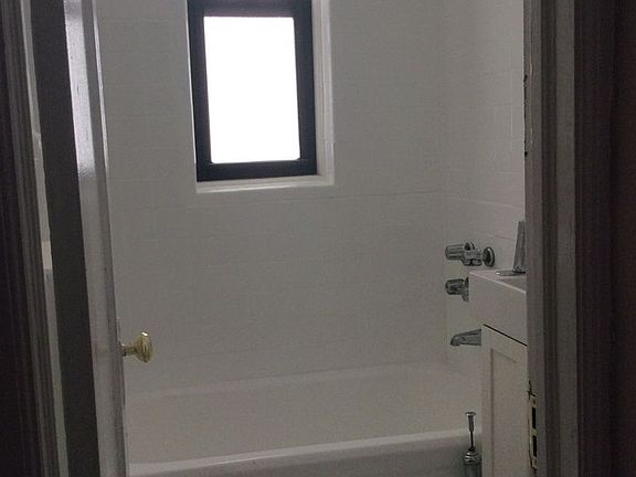 4th image of 207 8th Ave APT B1