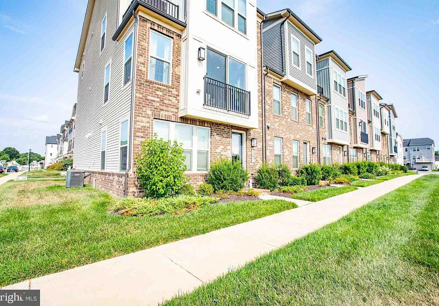 3 bed, 4.0 bath, 2896 sqft, $3,495 — Photo 4